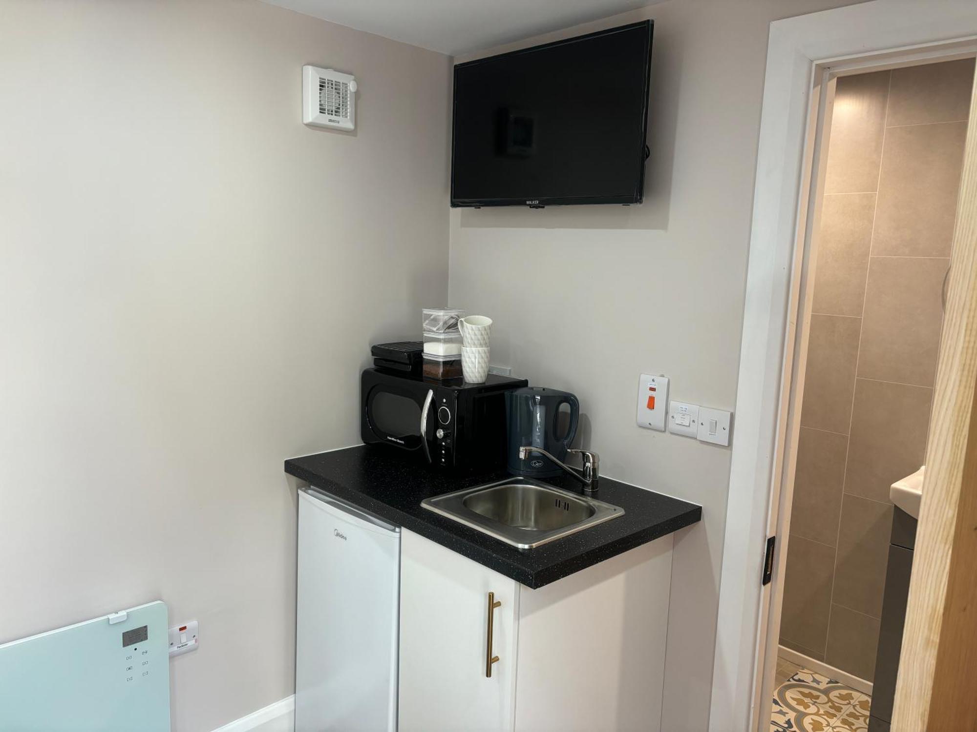 Private Detached Small Bedroom And Bathroom Only- This Is Not An Apartment Butlersbridge Exteriör bild