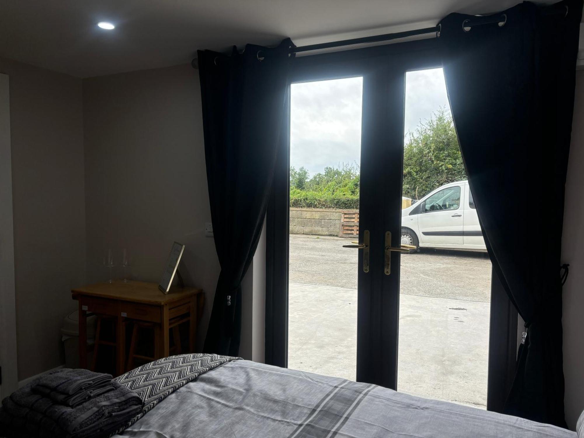 Private Detached Small Bedroom And Bathroom Only- This Is Not An Apartment Butlersbridge Exteriör bild