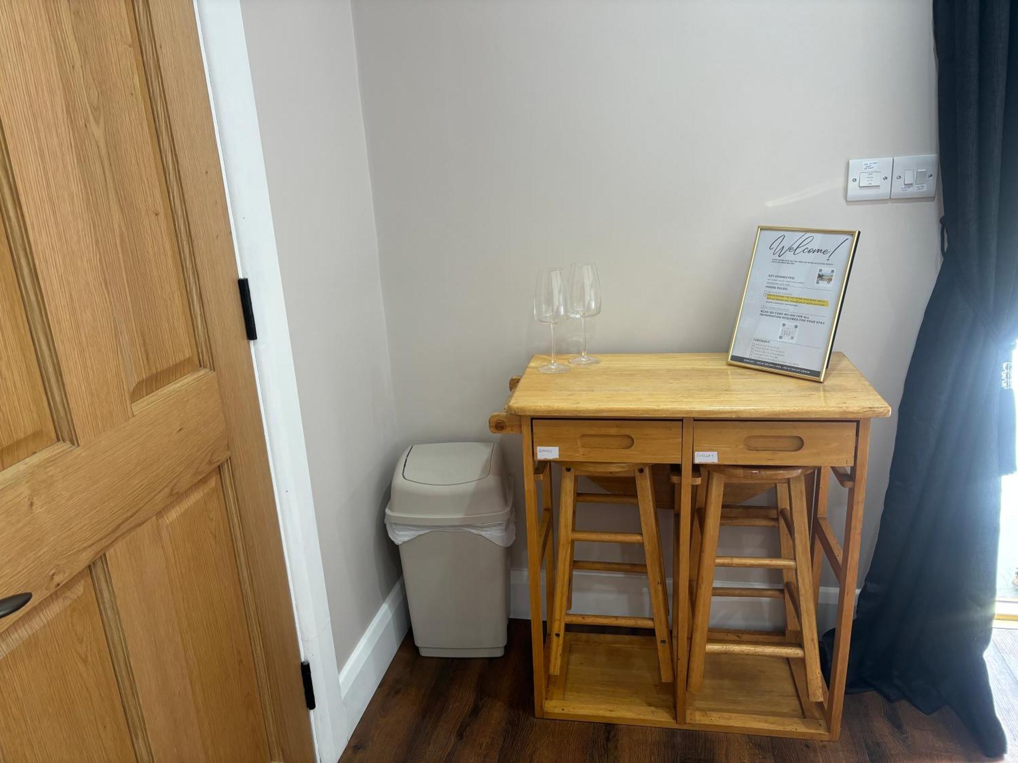 Private Detached Small Bedroom And Bathroom Only- This Is Not An Apartment Butlersbridge Exteriör bild