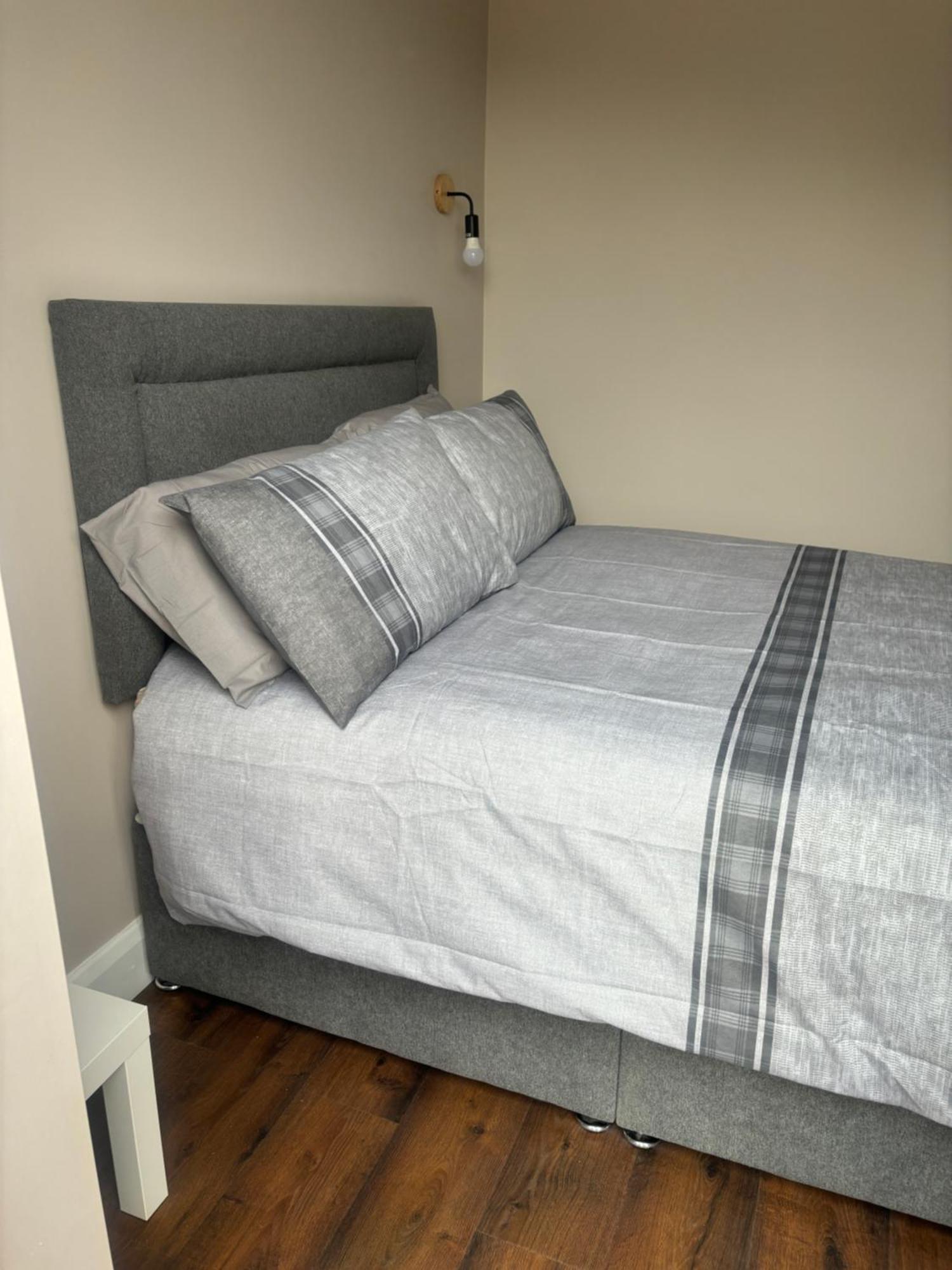 Private Detached Small Bedroom And Bathroom Only- This Is Not An Apartment Butlersbridge Exteriör bild