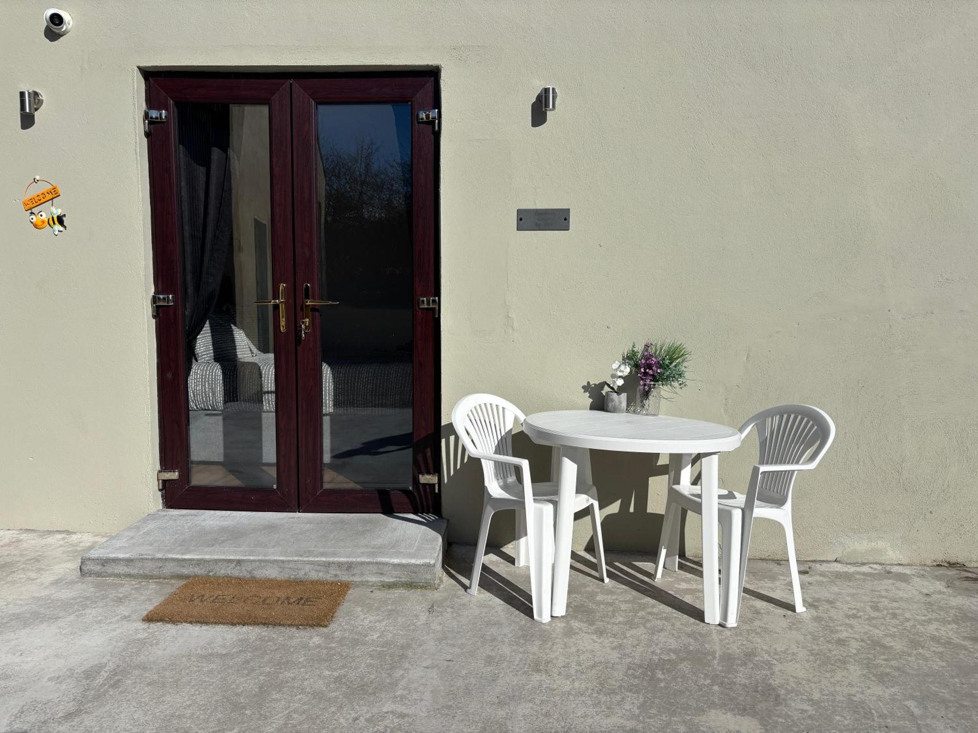 Private Detached Small Bedroom And Bathroom Only- This Is Not An Apartment Butlersbridge Exteriör bild
